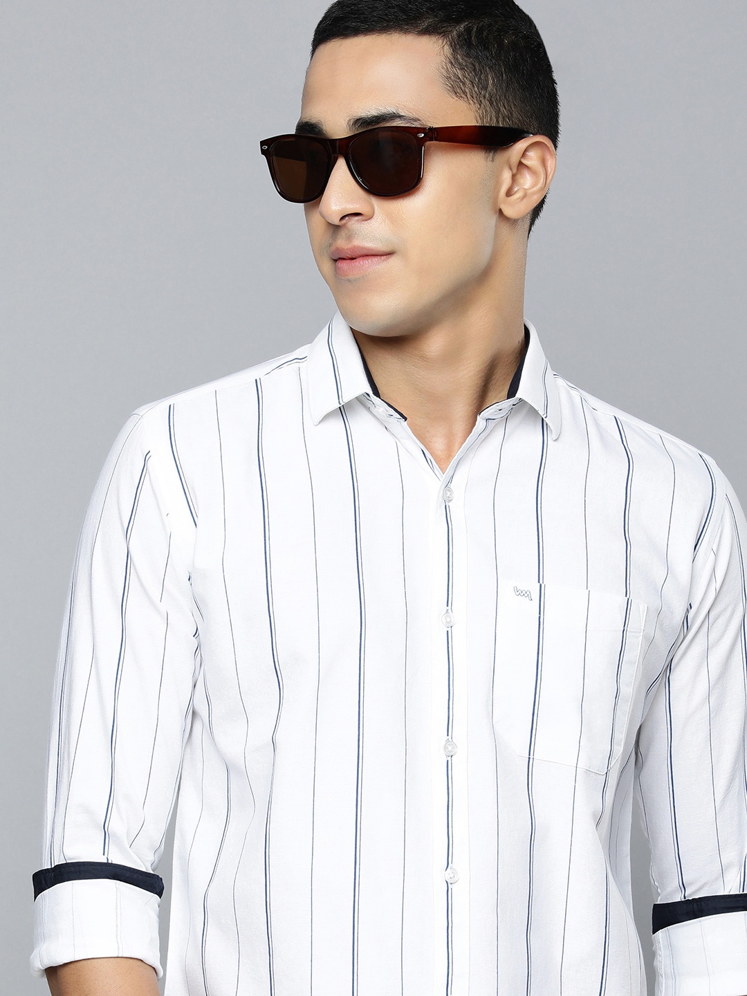 

Lawman pg3 Men White &Blue Slim Fit Striped Pure Cotton Casual Shirt