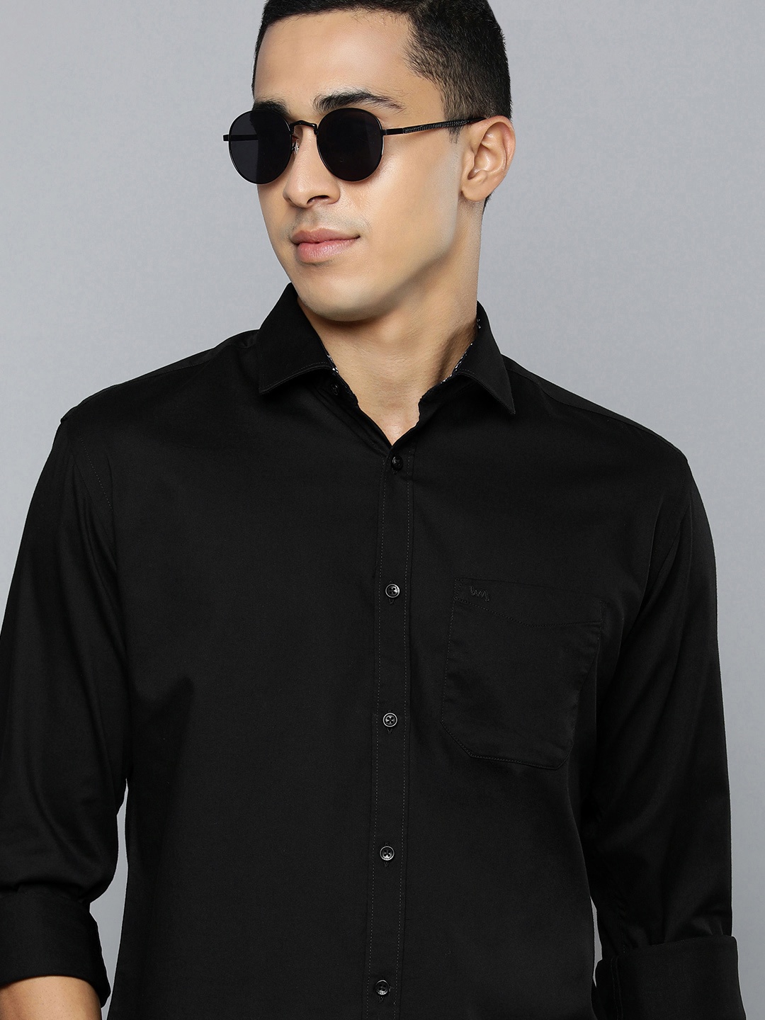 

Lawman pg3 Men Black Slim Fit Pure Cotton Casual Shirt