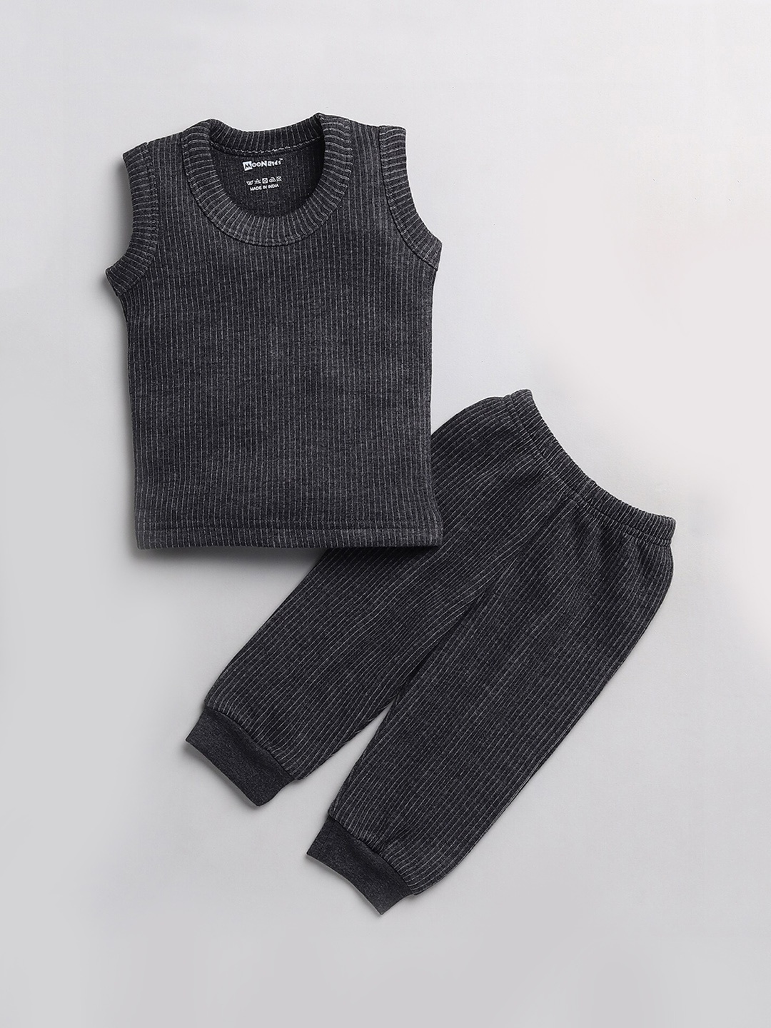 

MooNKids Infant Boys Charcoal Solid Thermal Sleeveless Set