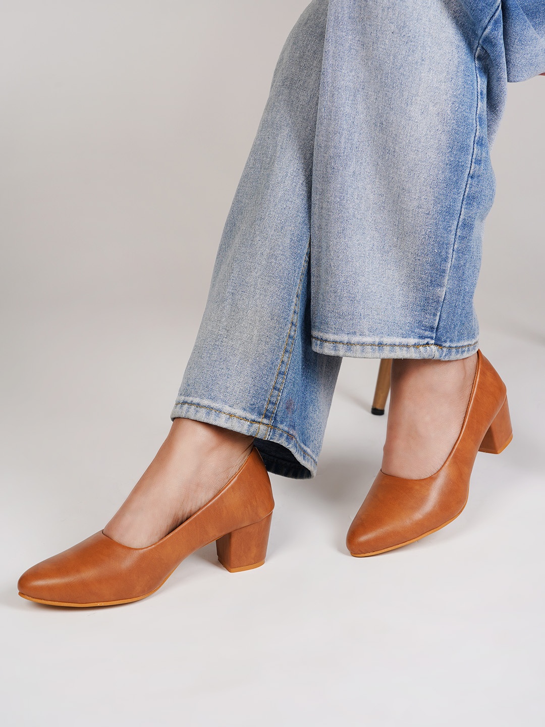 

SCENTRA Tan Party Block Pumps