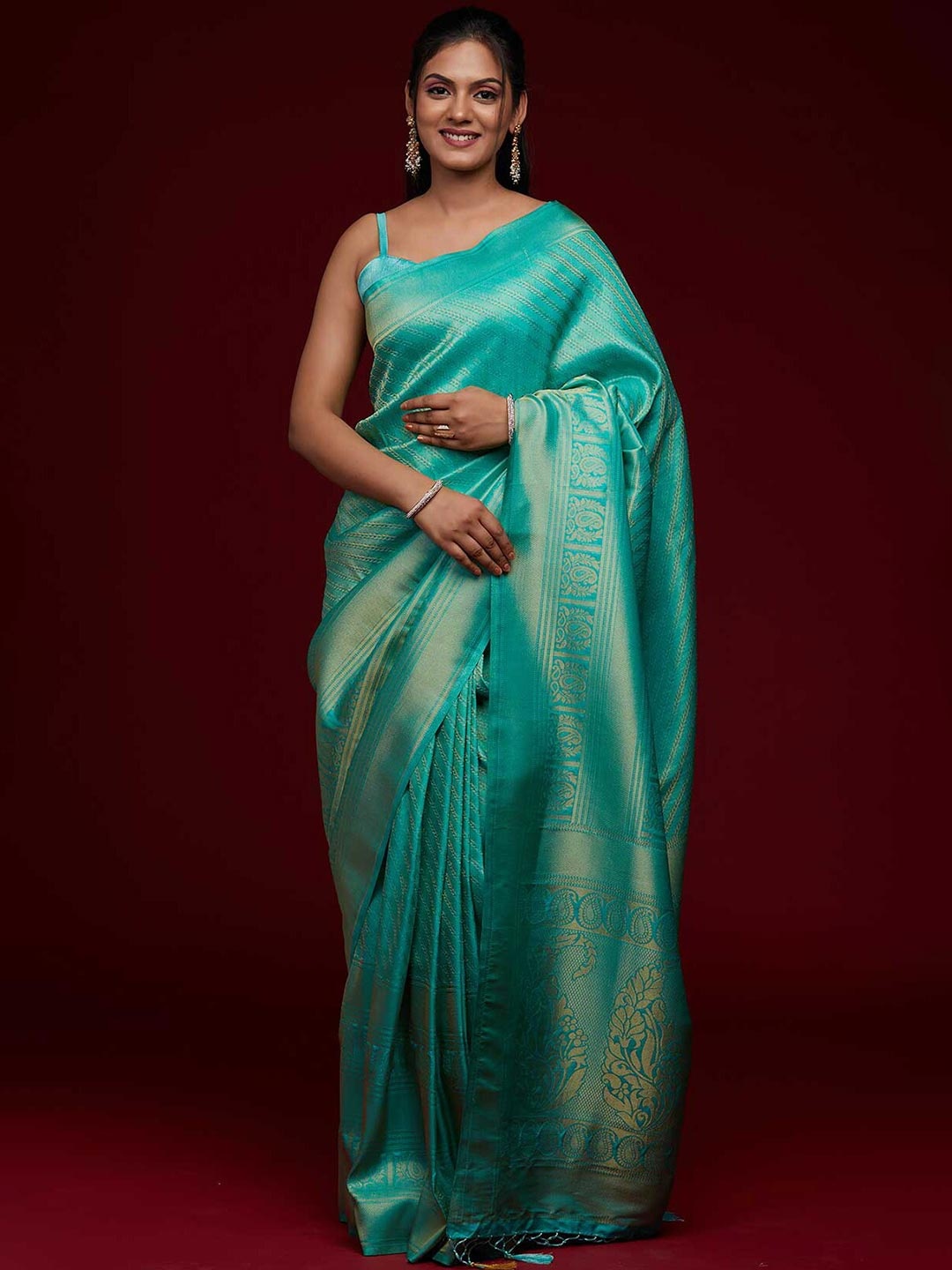 

Koskii Women Green & Gold-Toned Floral Zari Art Silk Saree