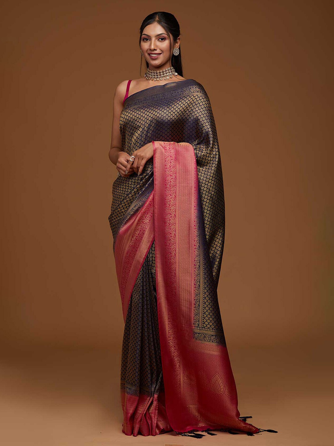 

Koskii Women Navy Blue & Pink Floral Zari Brocade Banarasi Saree