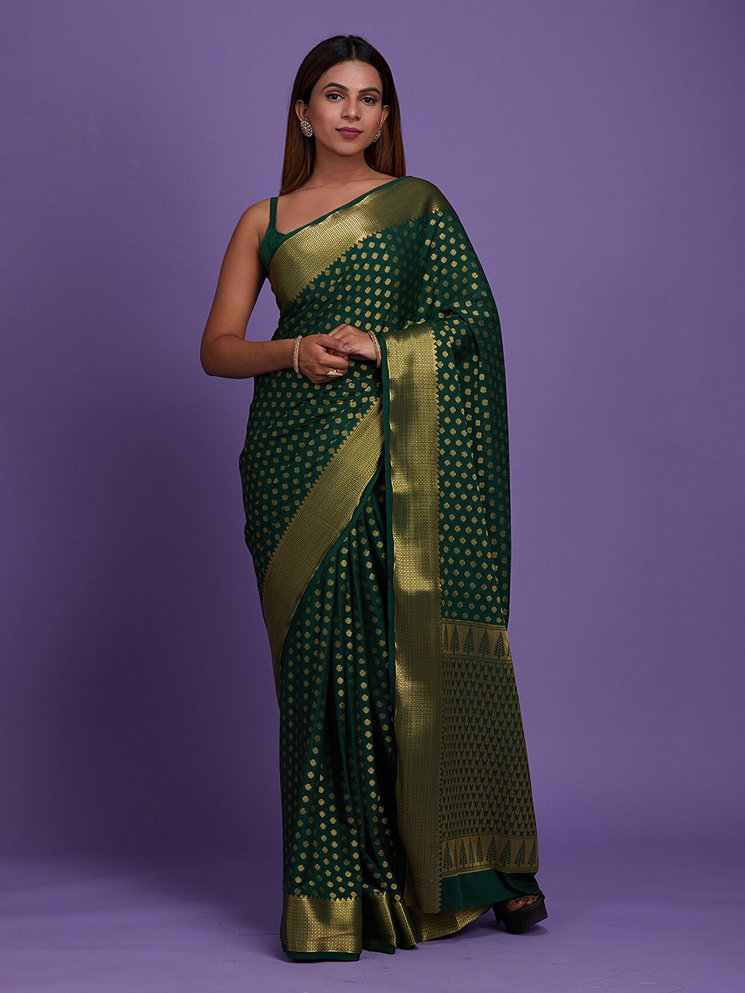

Koskii Women Green & Gold-Toned Ethnic Motifs Zari Art Silk Banarasi Saree