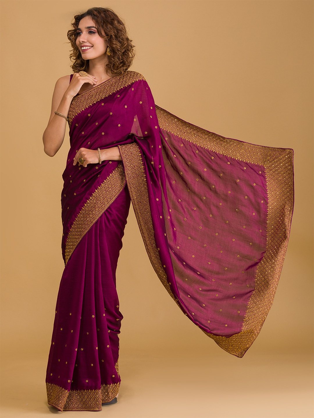

Koskii Maroon & Gold-Toned Floral Zari Saree