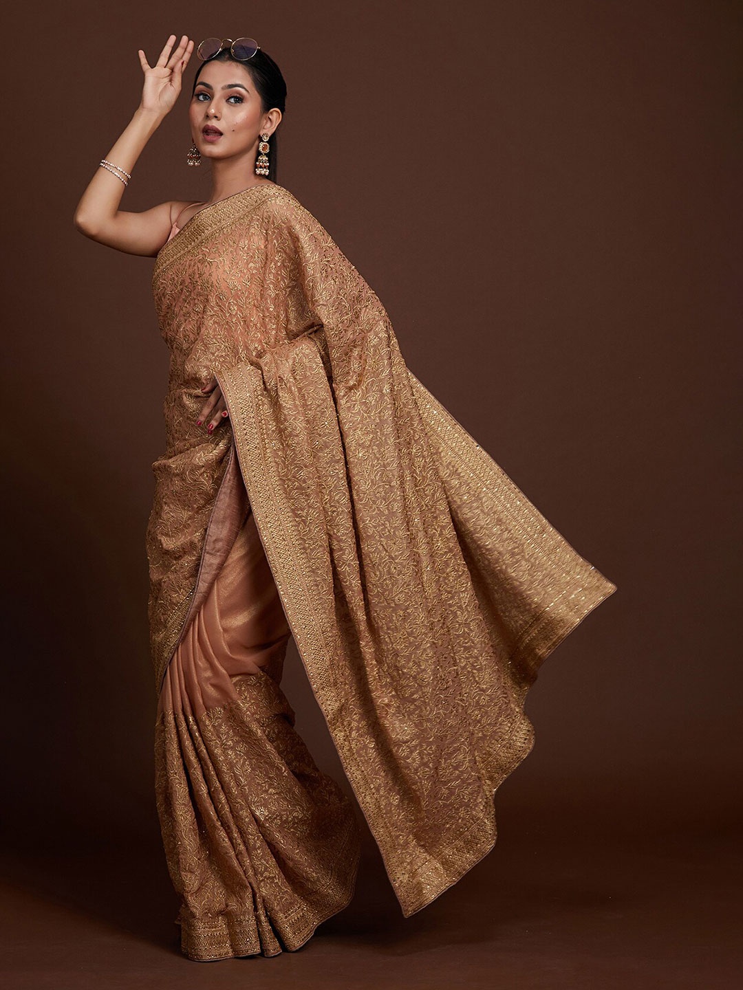 

Koskii Peach-Coloured & Gold-Toned Woven Design Zari Saree