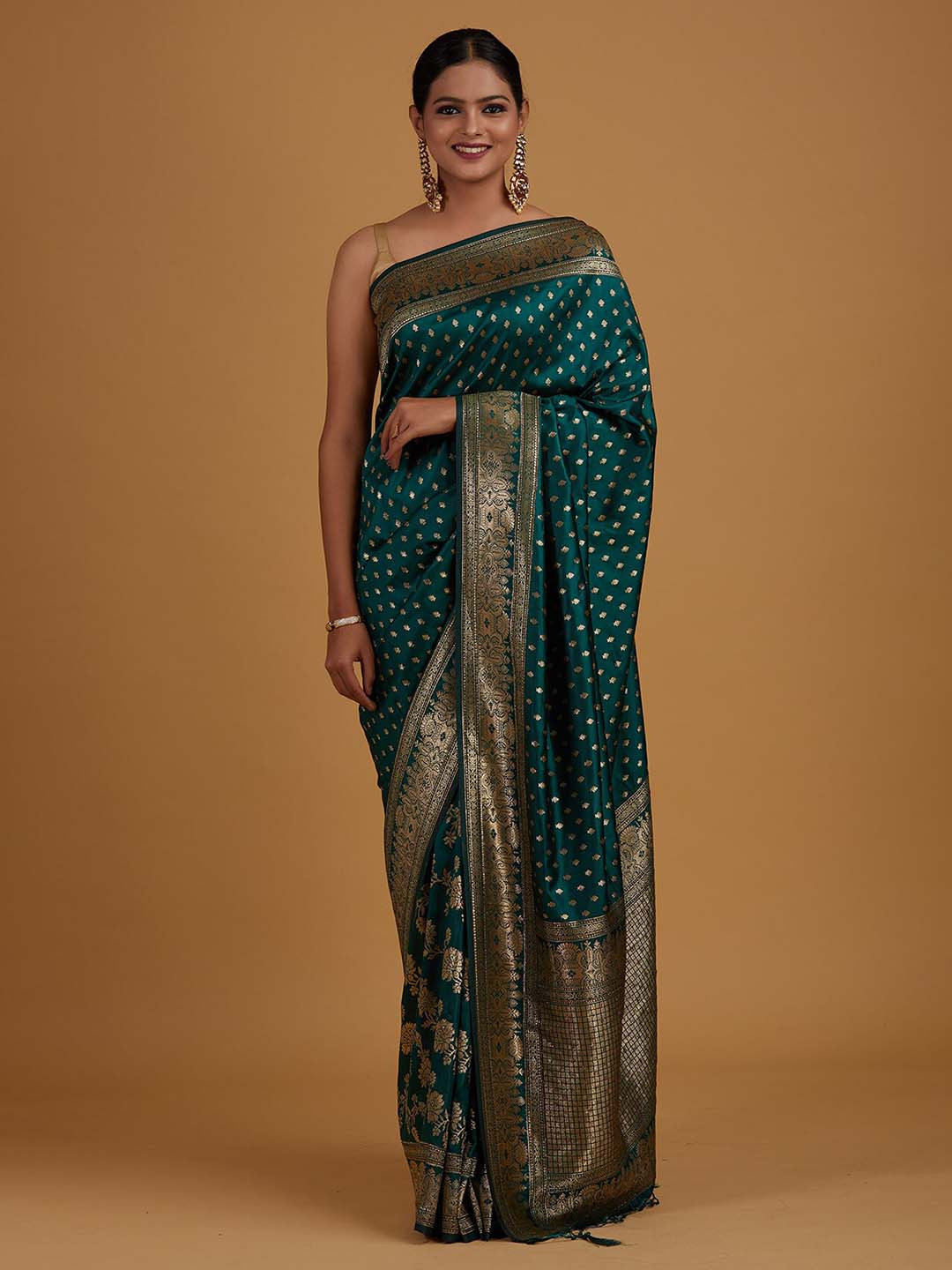 

Koskii Green & Gold-Toned Woven Design Zari Brocade Banarasi Saree