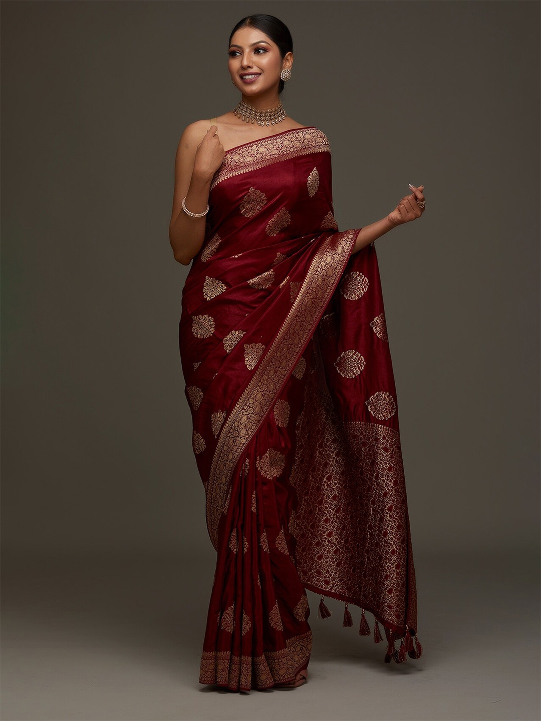 

Koskii Maroon & Gold-Toned Floral Zari Brocade Banarasi Saree