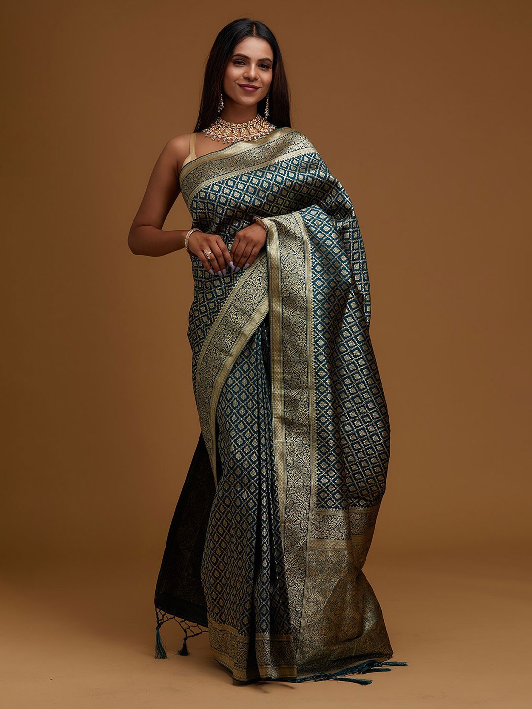 

Koskii Green & Silver-Toned Ethnic Motifs Zari Art Silk Banarasi Saree