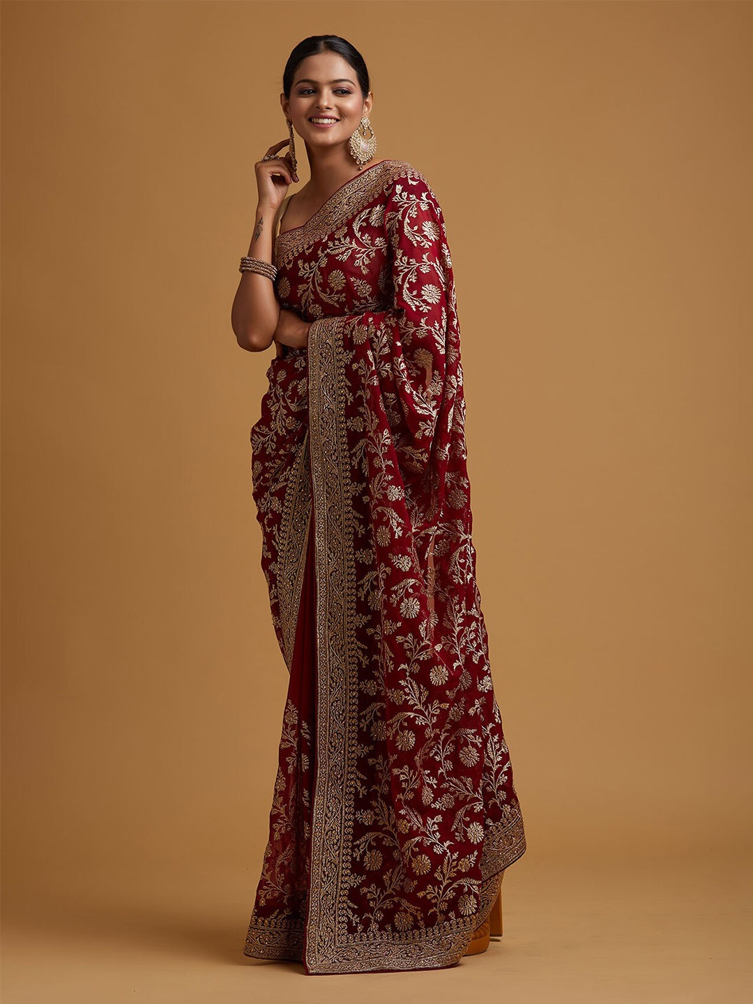 

Koskii Maroon & Gold-Toned Floral Zari Saree