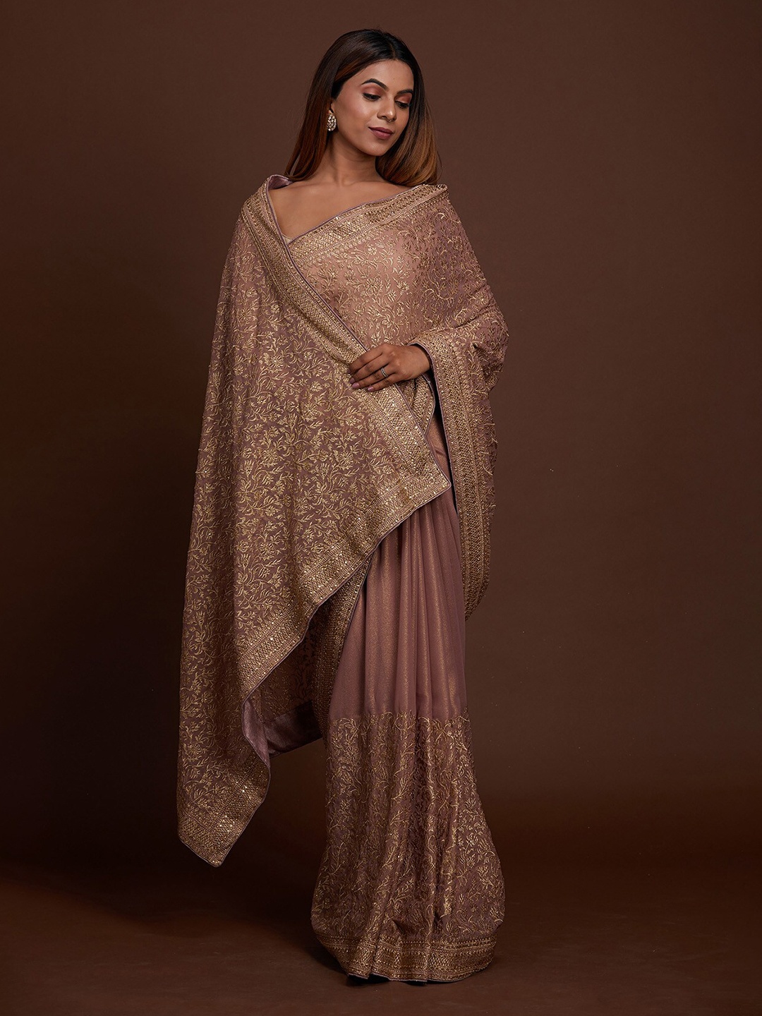 

Koskii Lavender & Gold-Toned Floral Embroidered Saree