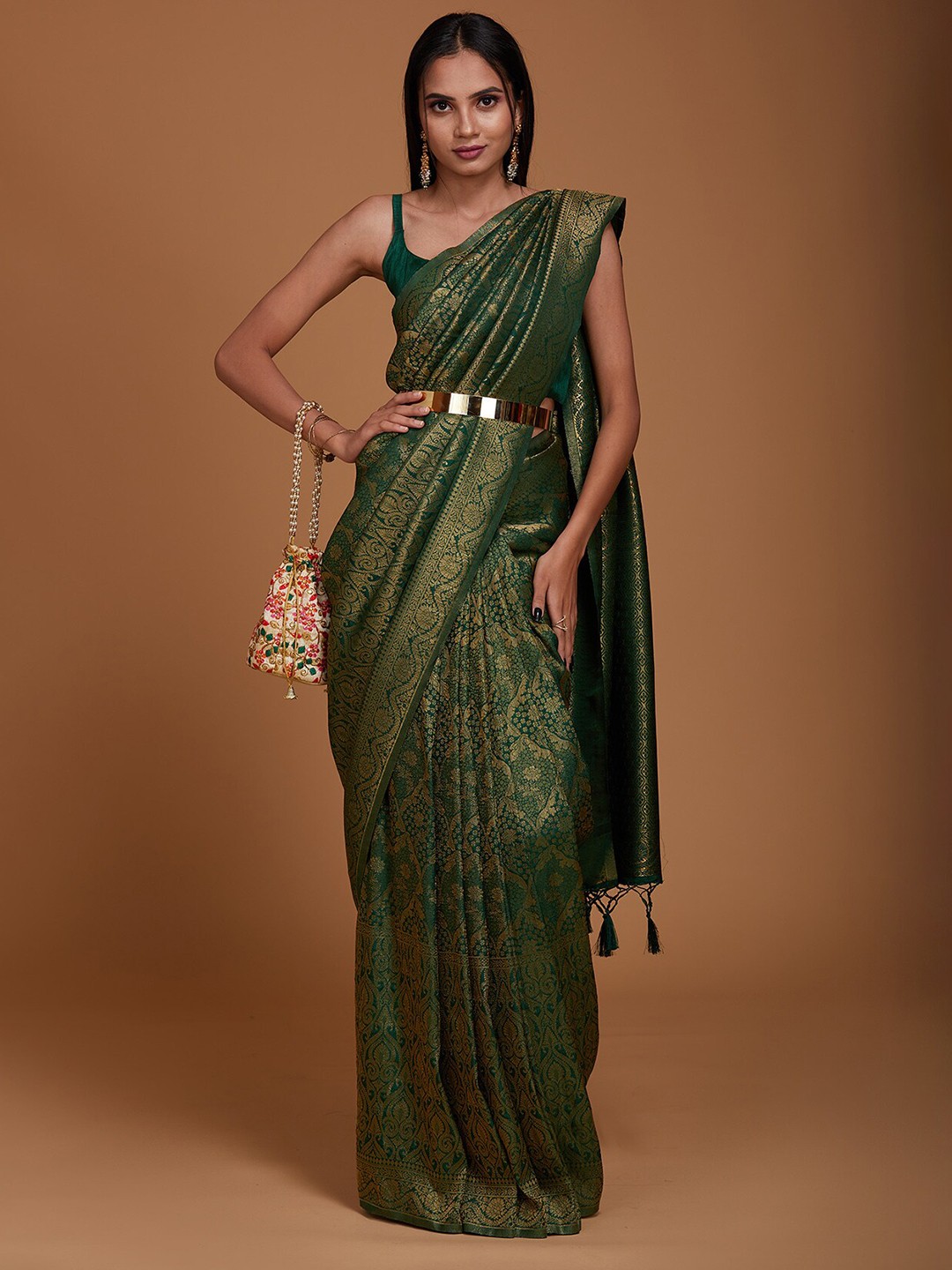 

Koskii Green & Gold-Toned Woven Design Zari Art Silk Banarasi Saree