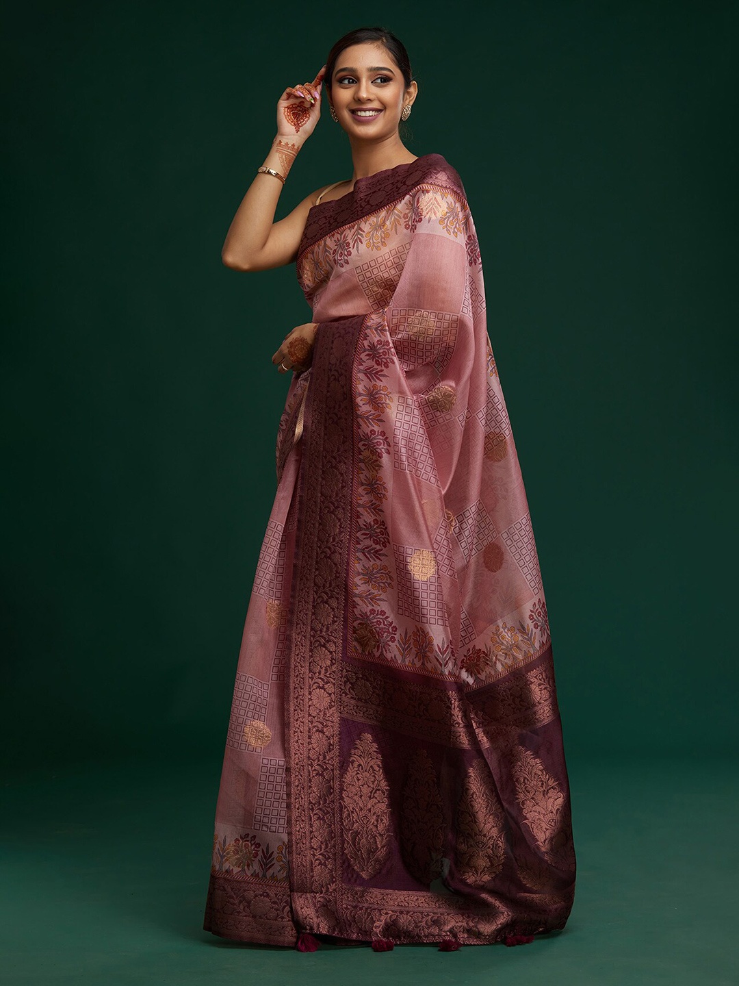 

Koskii Women Pink & Gold-Toned Woven Design Zari Art Silk Saree