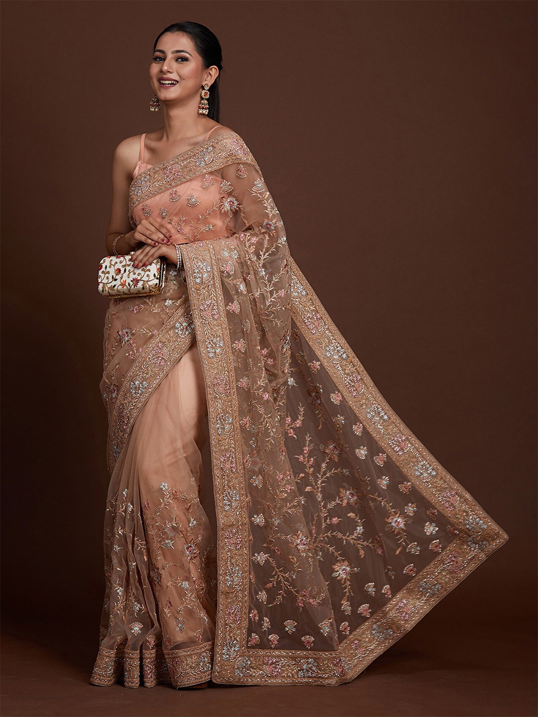 

Koskii Peach-Coloured & Gold-Toned Embellished Zari Supernet Saree