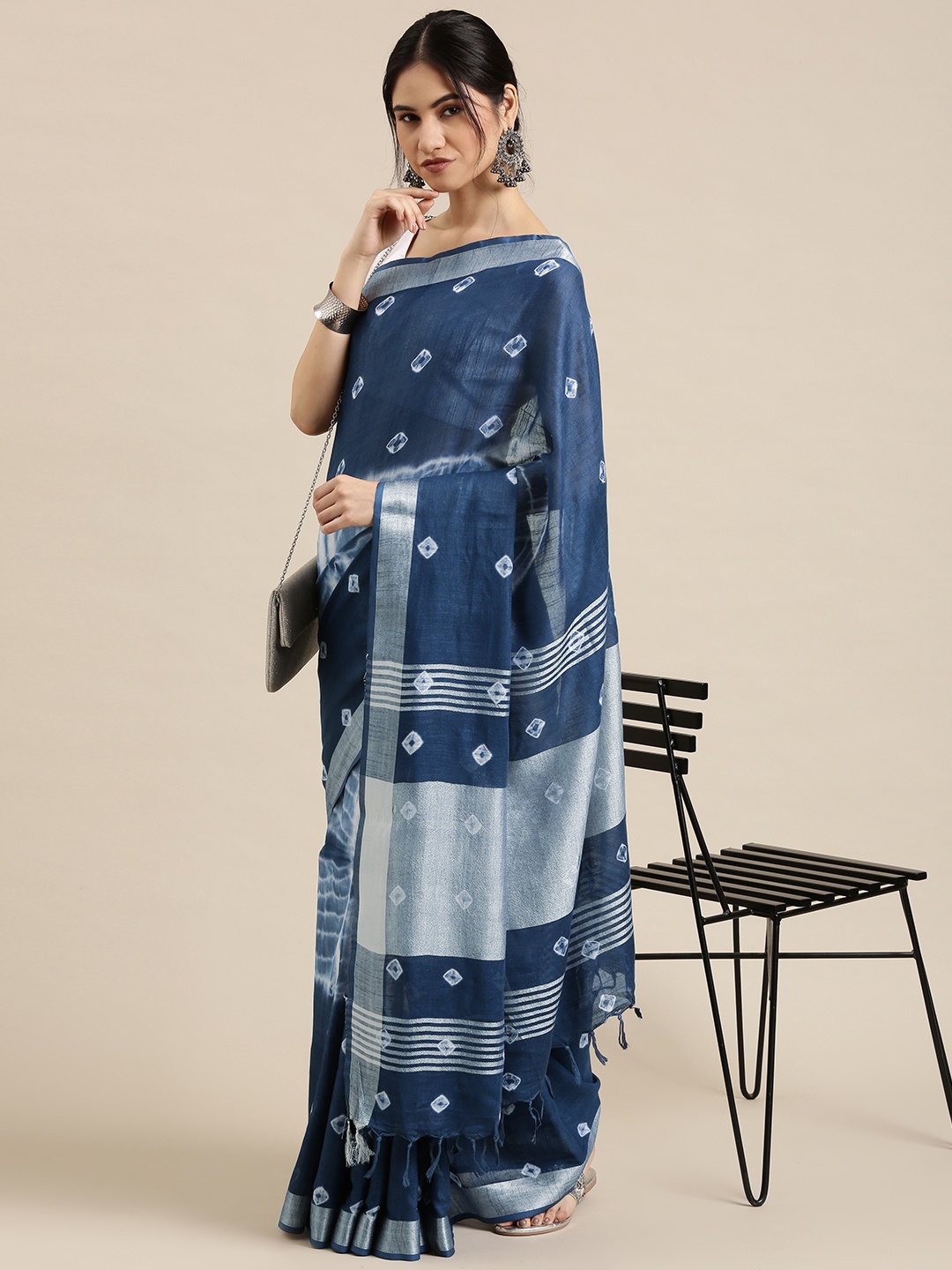 

Taavi Navy Blue & White Tie and Dye Linen Blend Bandhani Saree