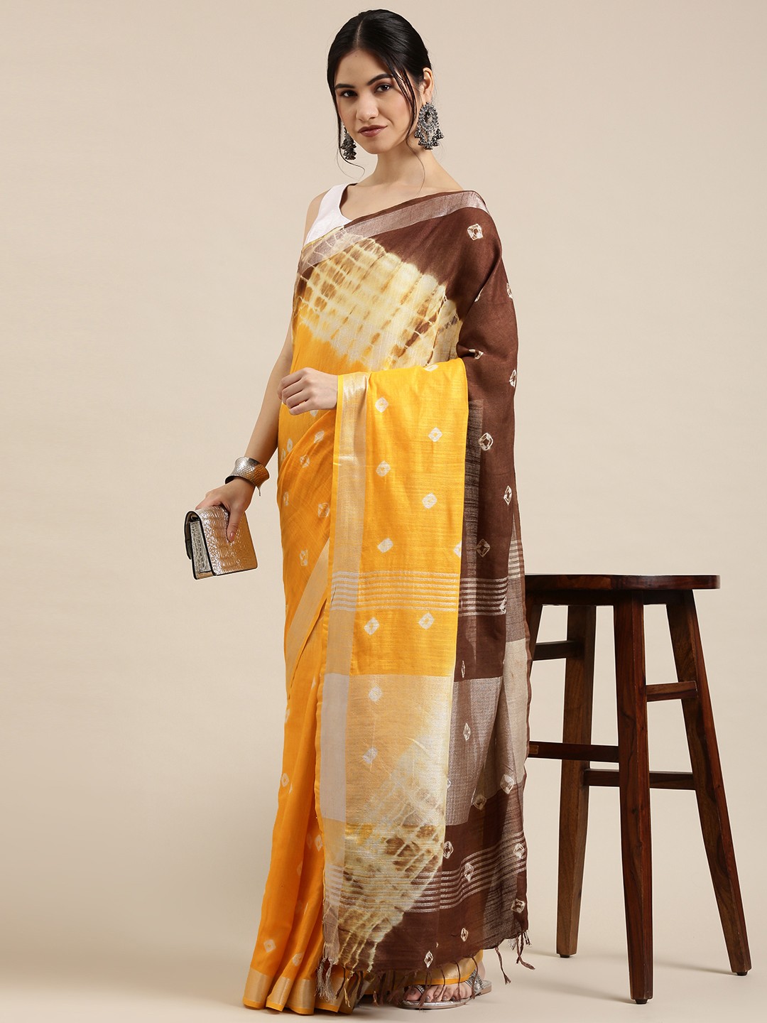 

Taavi Yellow & Brown Tie and Dye Linen Blend Bandhani Saree