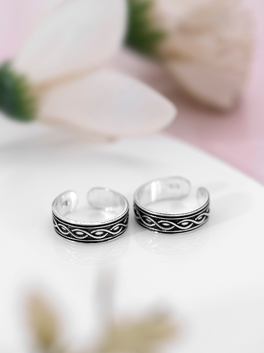 

Zavya Women Set of 2 925 Oxidized Sterling Silver- Plated Toe Rings