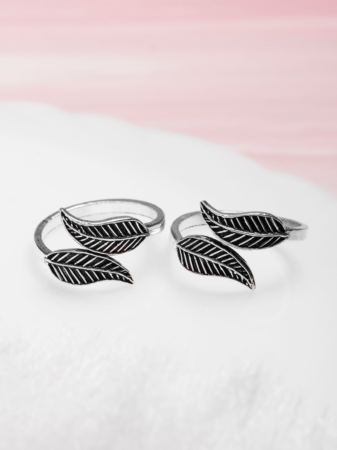 

Zavya Women Set of 2 925 Oxidized Sterling Silver Plated Toe Rings