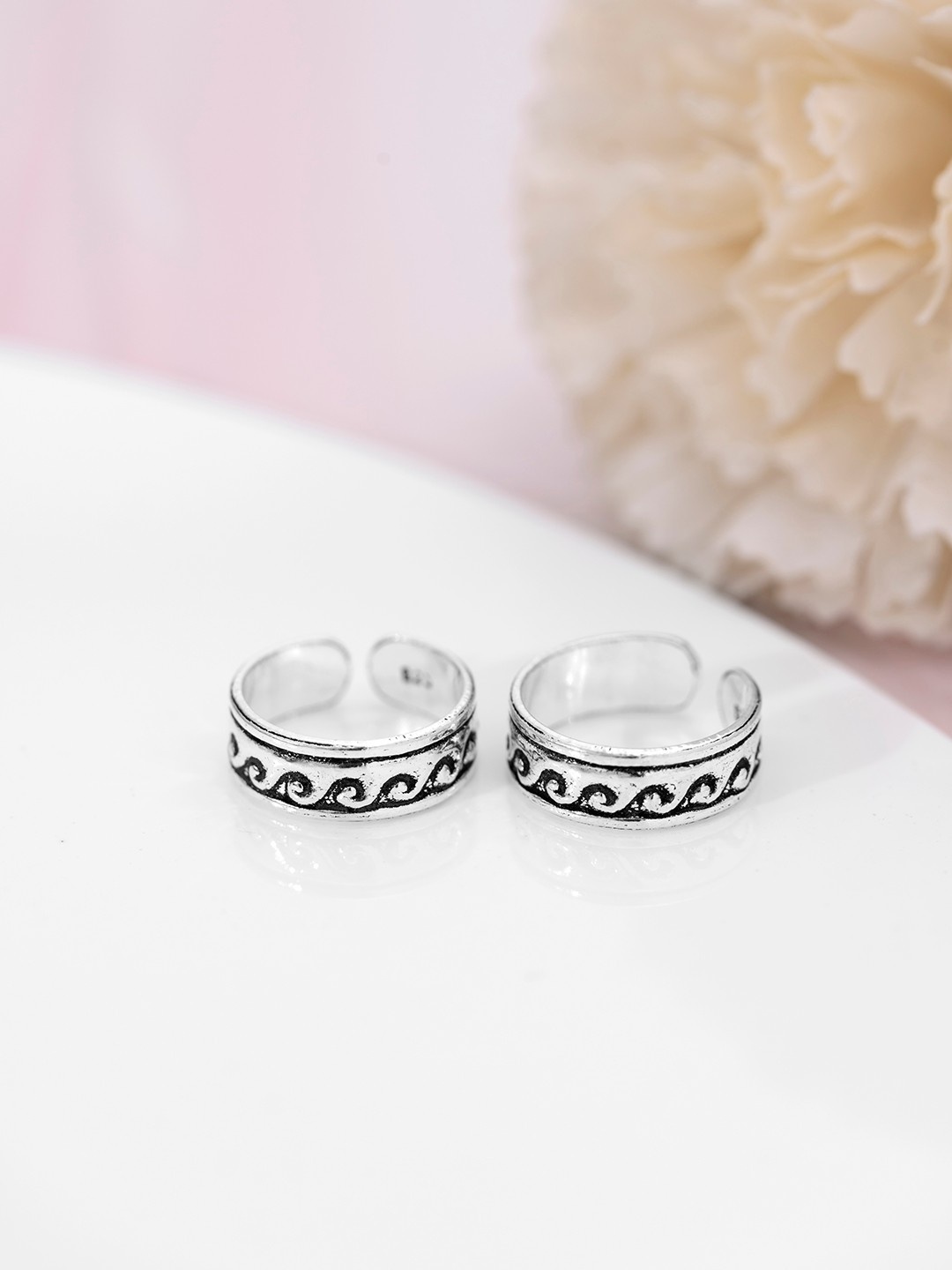 

Zavya Women Set of 2 925 Oxidized Sterling Silver Silver Plated Toe-Rings