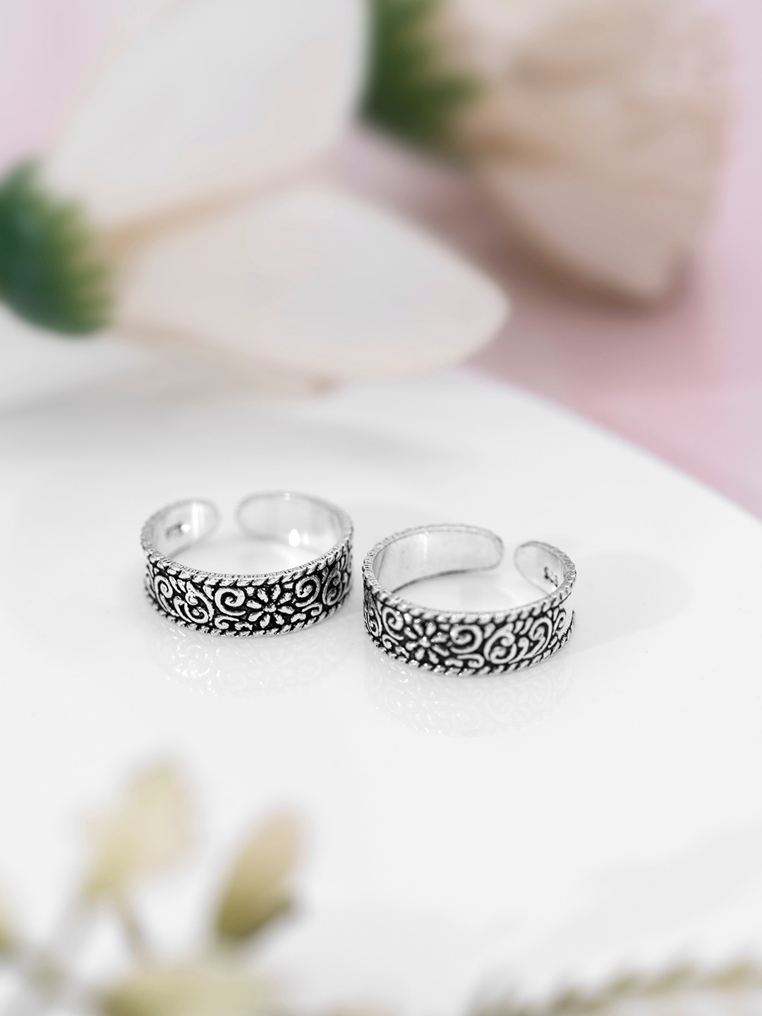 

Zavya Women Set of 2 925 Oxidized Sterling Silver Plated Toe-Rings