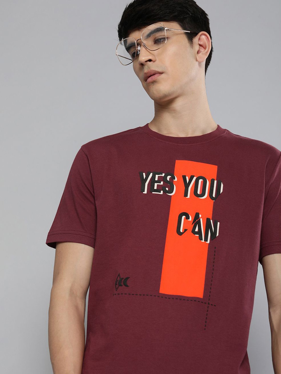 

HERE&NOW Men Burgundy Typography Printed Pure Cotton T-shirt