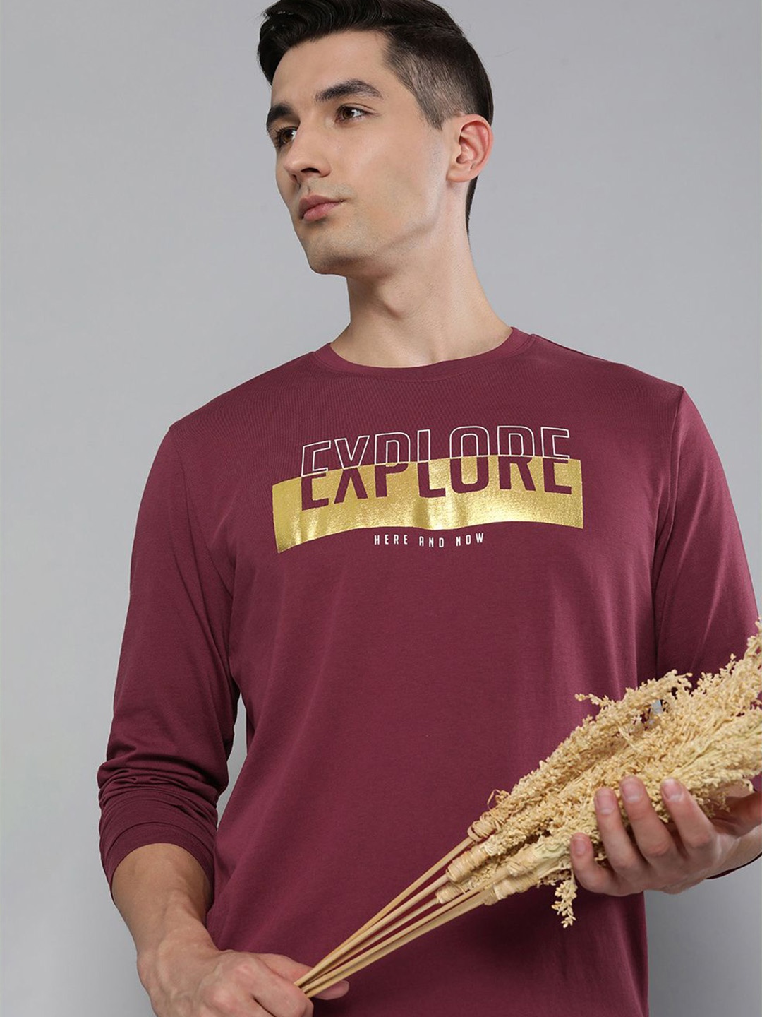

HERE&NOW Men Burgundy & Gold-Toned Typography Printed Pure Cotton T-shirt