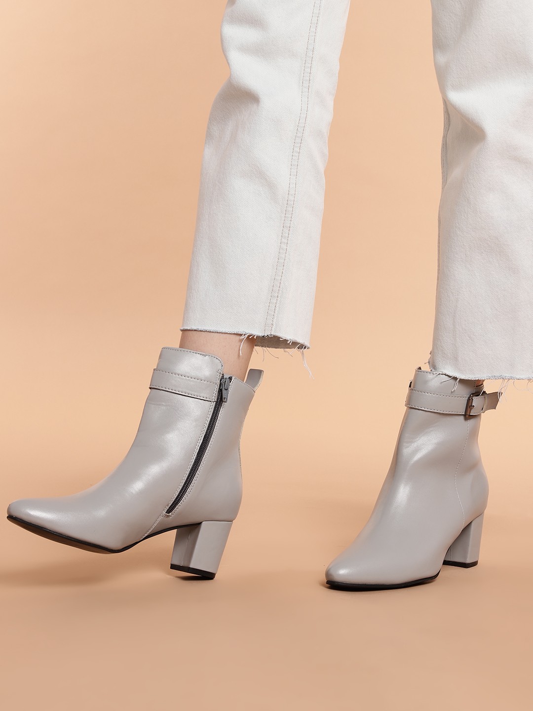 

DressBerry Women Mid-Top Block Heeled Boots with Buckle Detail, Grey