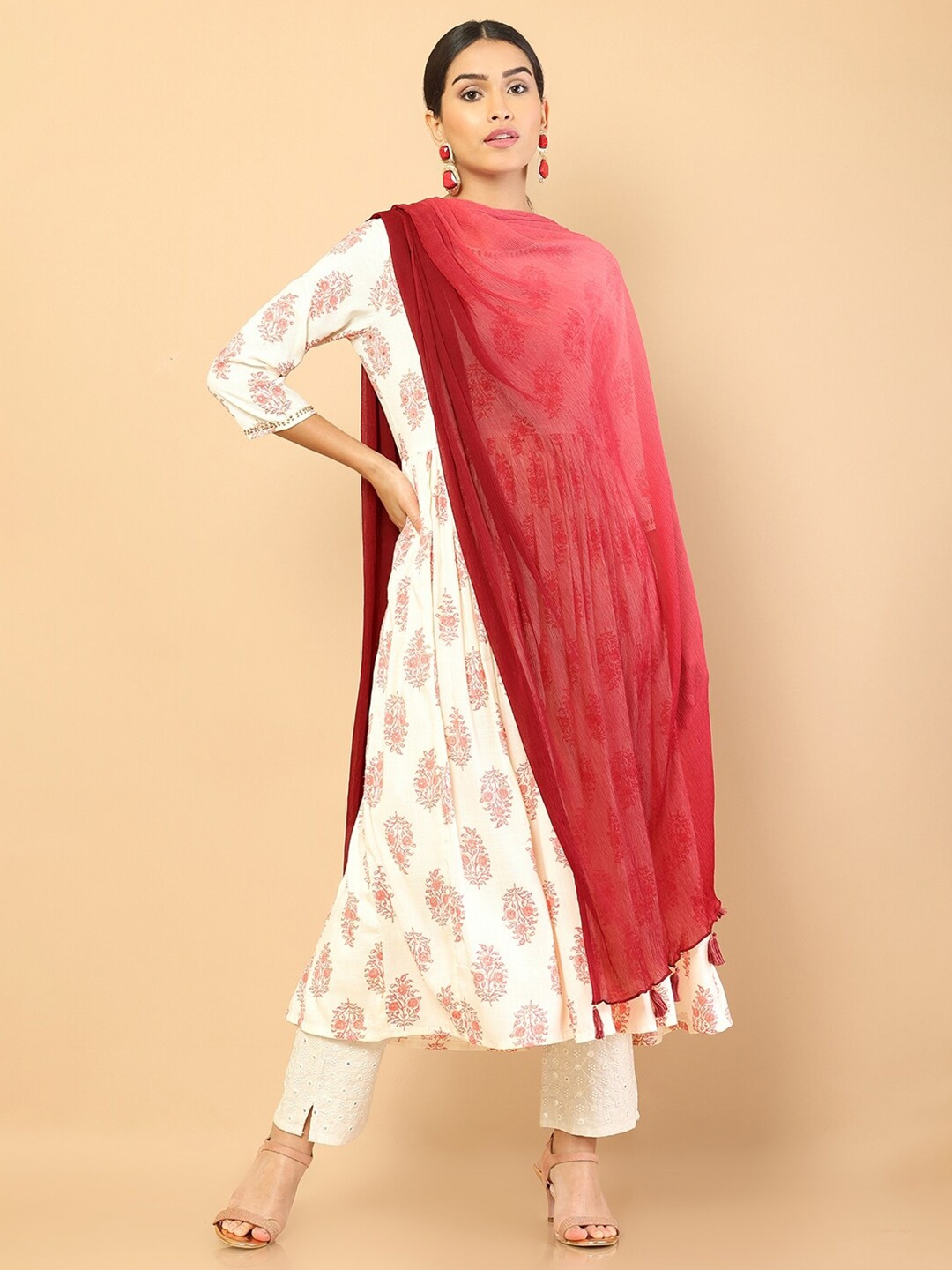 

Soch Red Ombre Dyed Ombre Dupatta
