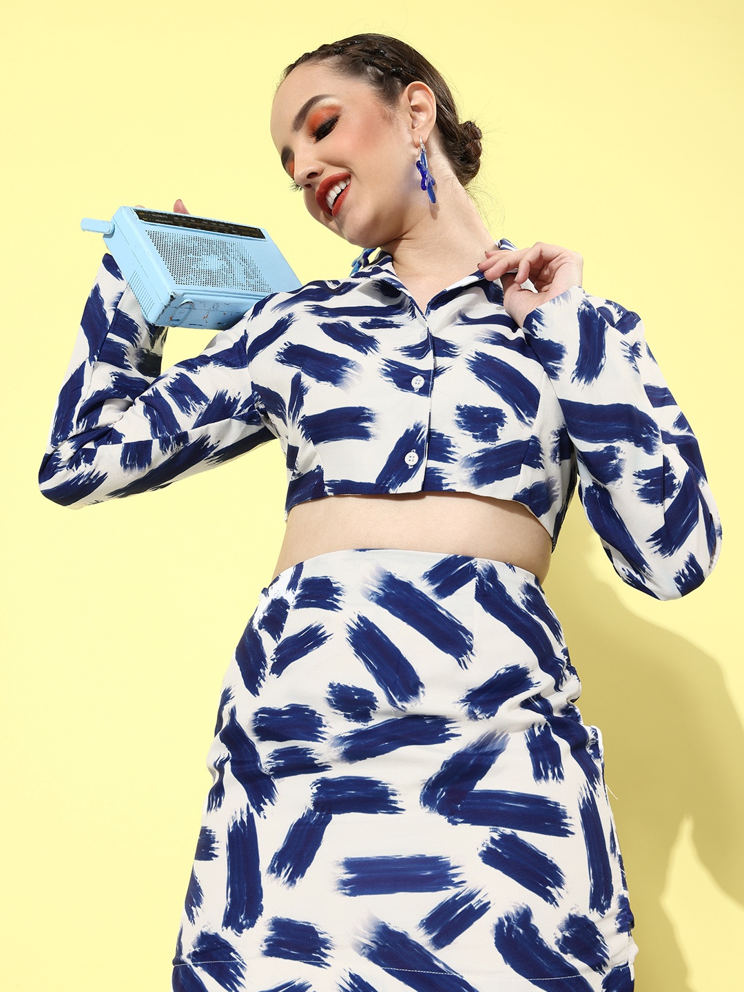 

Stylecast X Hersheinbox Women Beautiful White Printed Shirt with Skirt