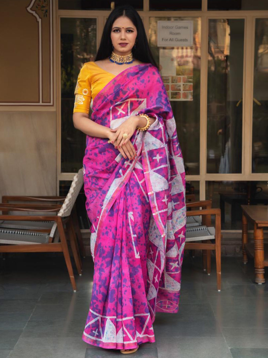 

Baisacrafts Fuchsia & White Batik Art Silk Block Print Saree