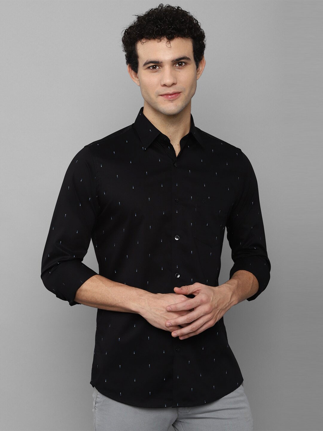 

Allen Solly Men Black Slim Fit Printed Casual Shirt