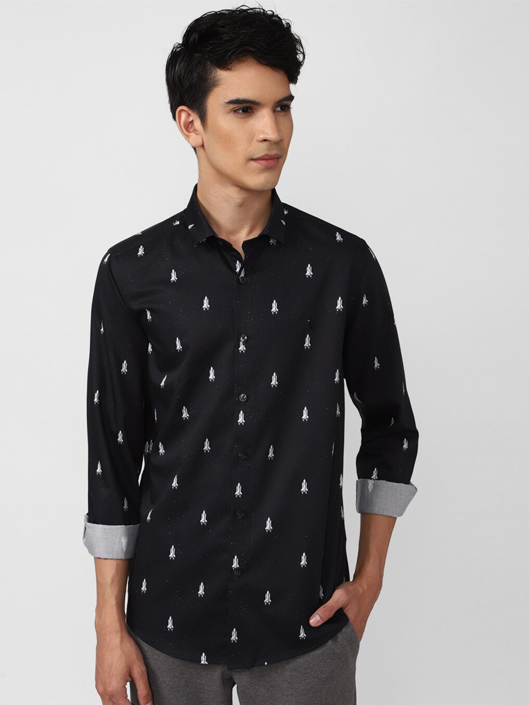 

SIMON CARTER LONDON Men Black Slim Fit Printed Casual Shirt