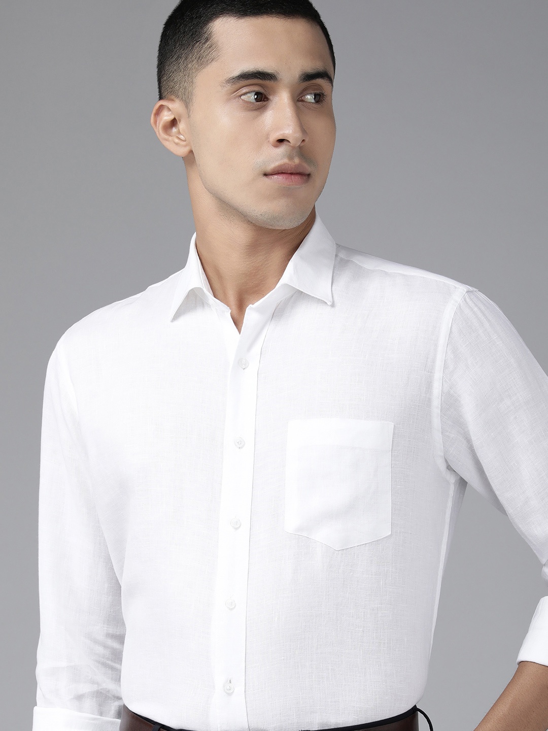

Van Heusen Men White Solid Slim Fit Formal Shirt