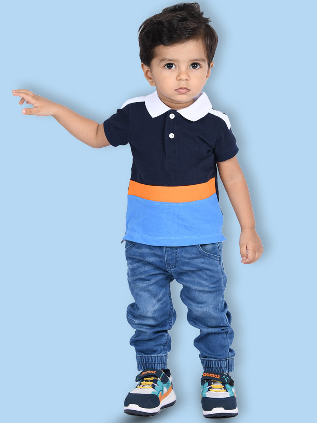 

Zalio Boys Navy Blue & White Colourblocked T-shirt with Trousers