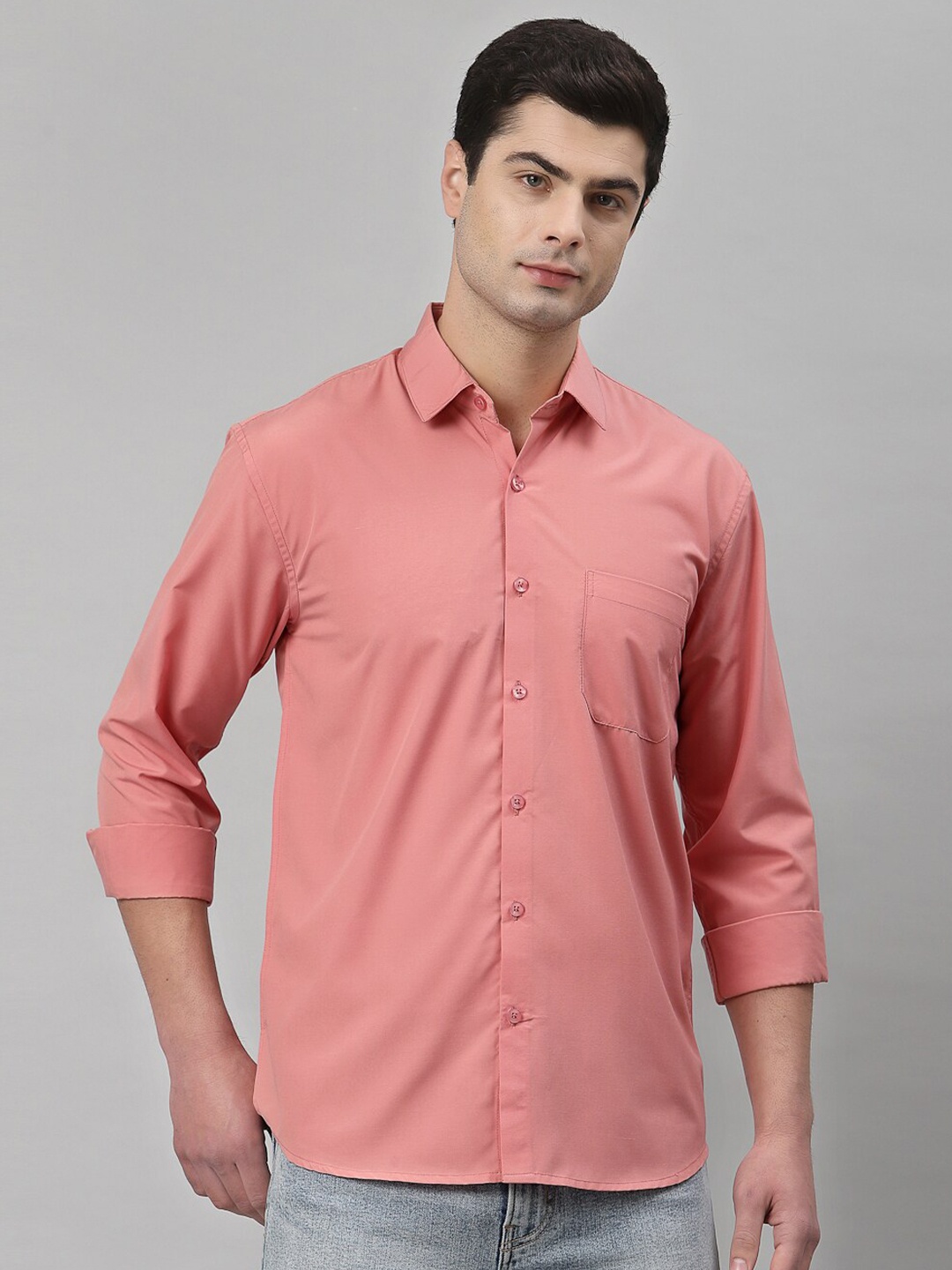 

NEUDIS Men Pink Solid Classic Casual Shirt