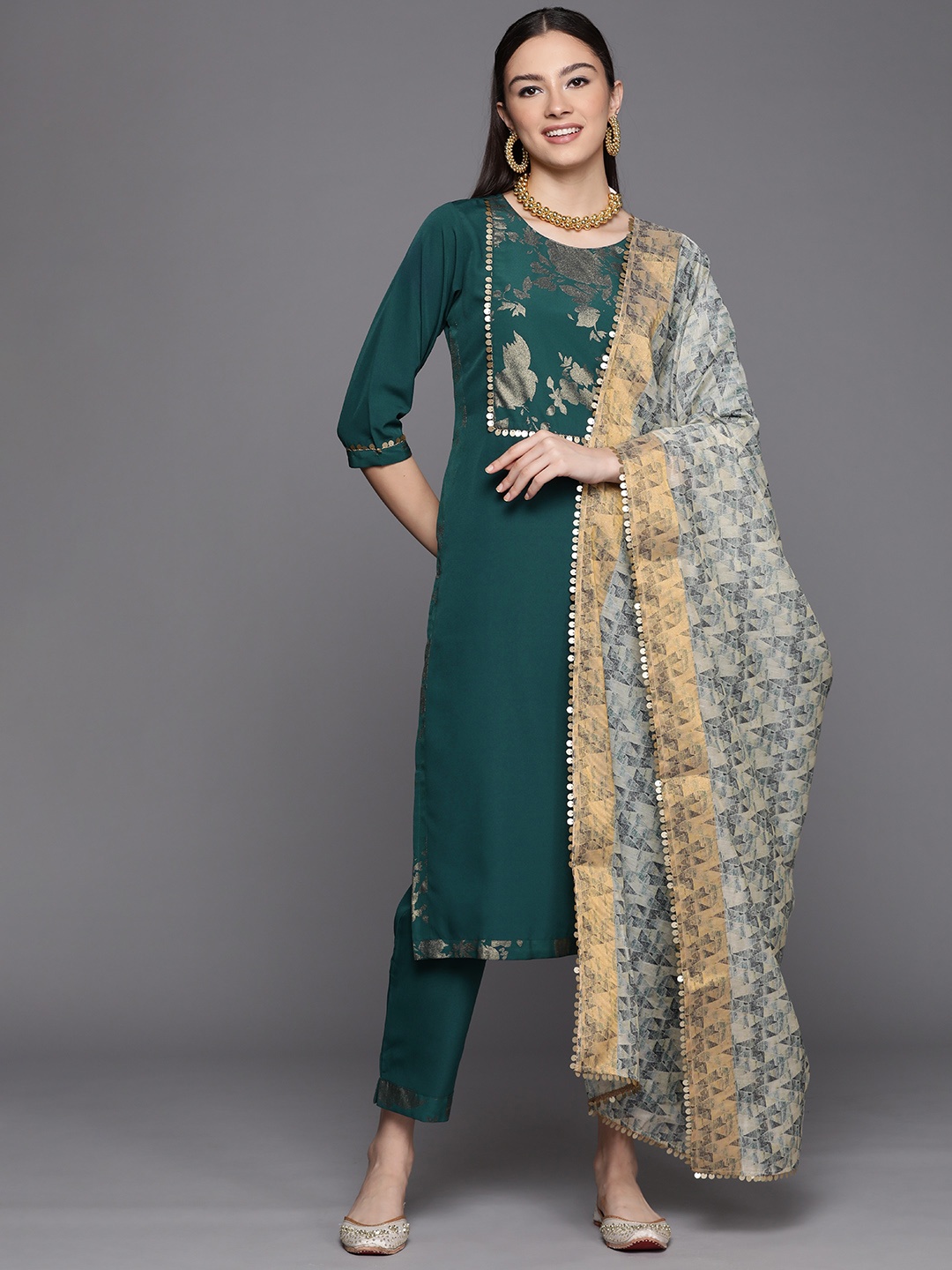 

Ahalyaa Women Green Floral Printed Sequinned Kurta with Trousers & Dupatta