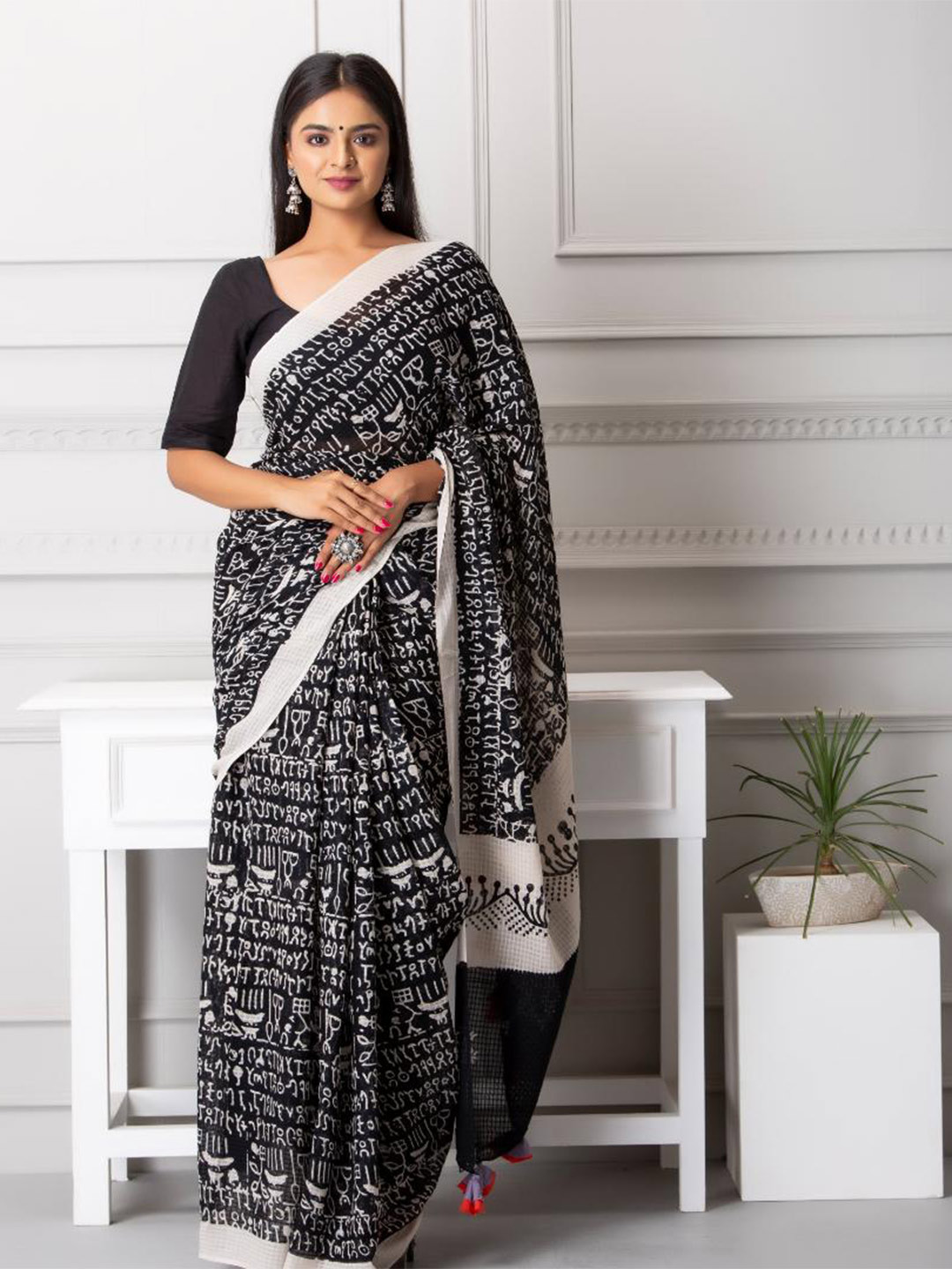 

Baisacrafts Black & White Dabu Pure Cotton Block Print Saree