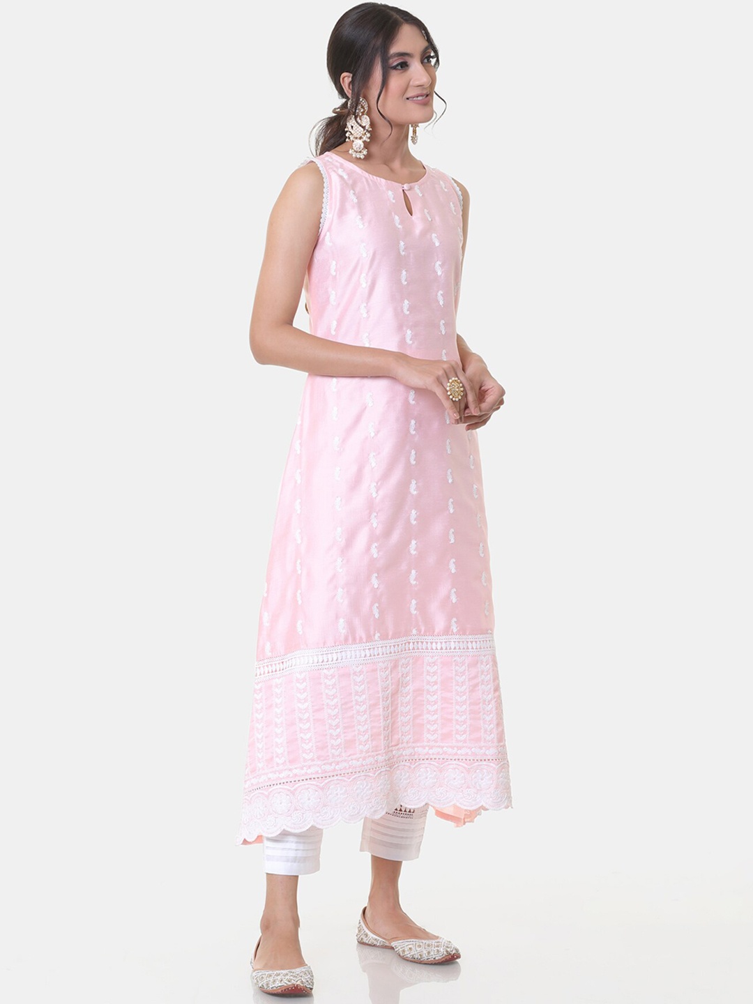 

HEEPOSH Women Peach-Coloured Thread Work Chanderi Silk Kurta with Trousers