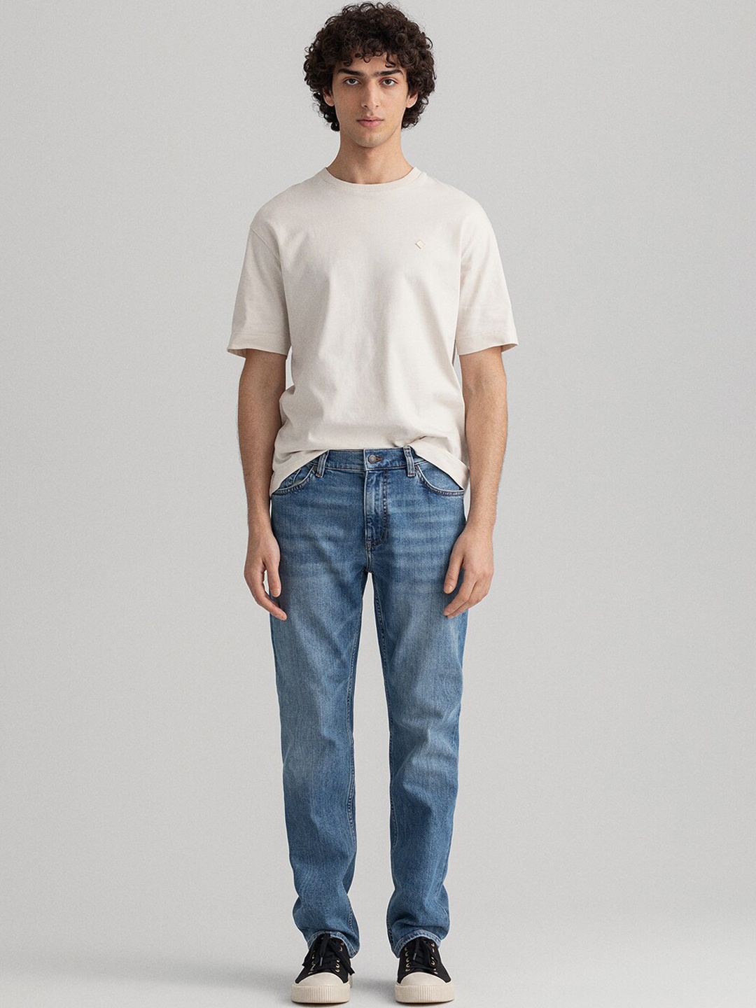 

GANT Men Blue Low Distress Light Fade Regular Fit Jeans