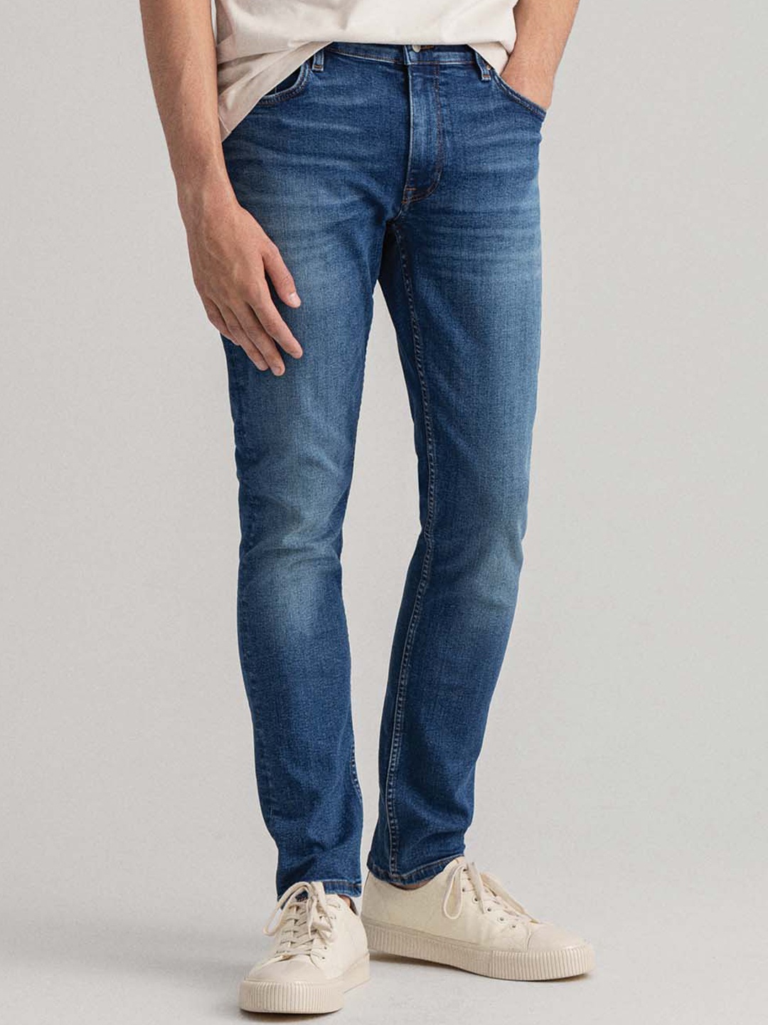 

GANT Men Blue Slim Fit Light Fade Jeans