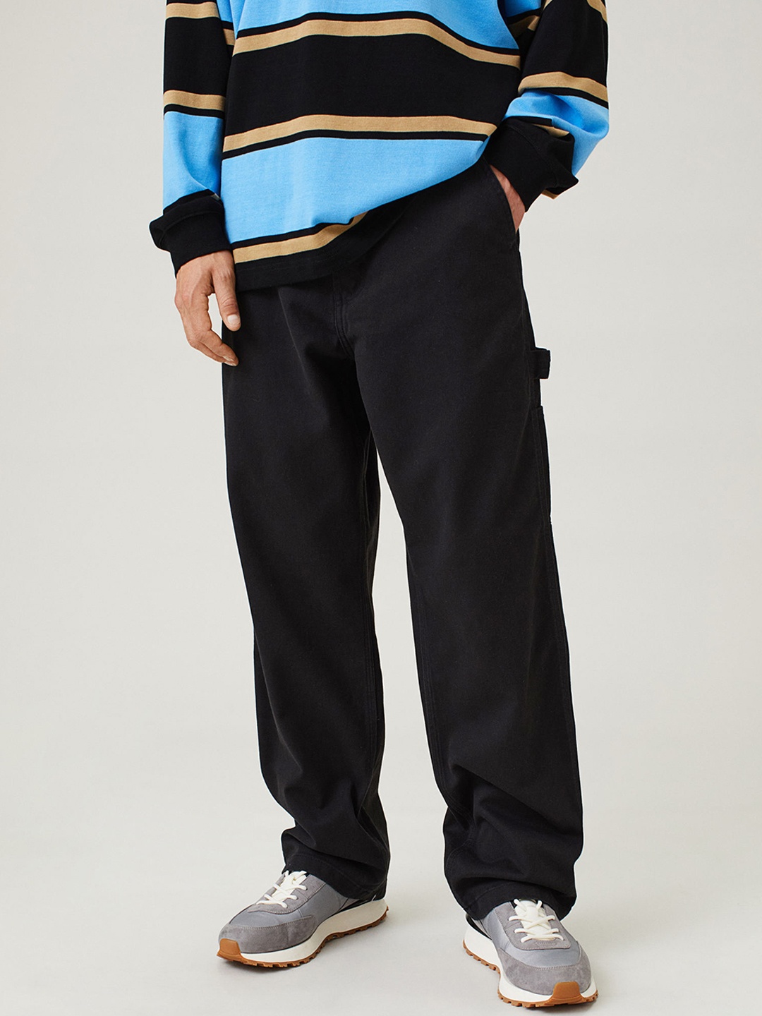 

H&M Men Black Relaxed Fit Twill trousers