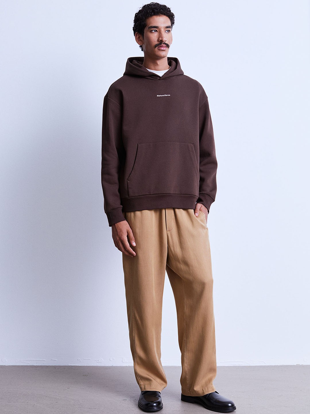 

H&M Men Beige Loose Fit Lyocell Joggers