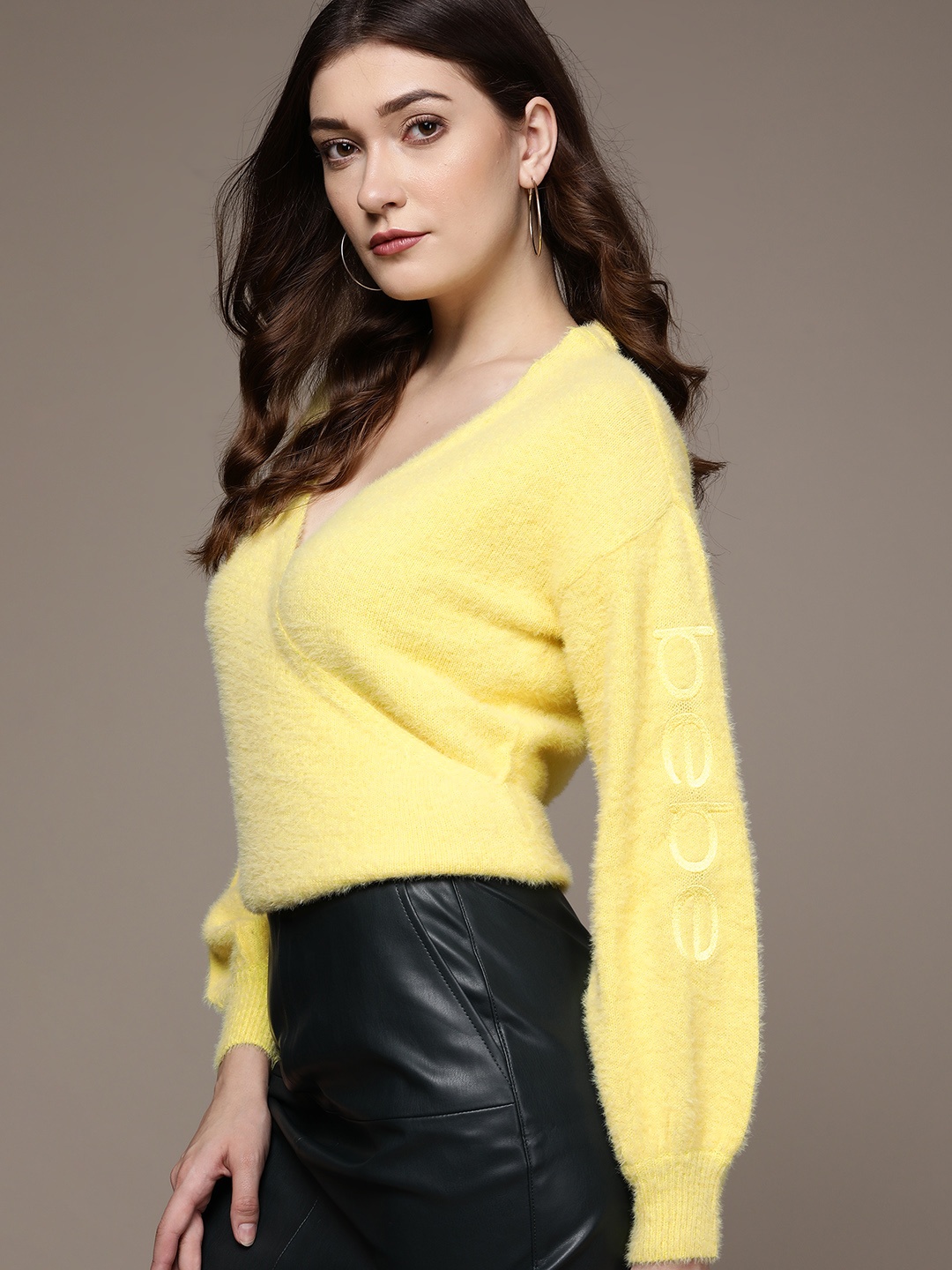 

bebe Women Pastel Yellow Brighter Basics Wrap Style Fuzzy Pullover
