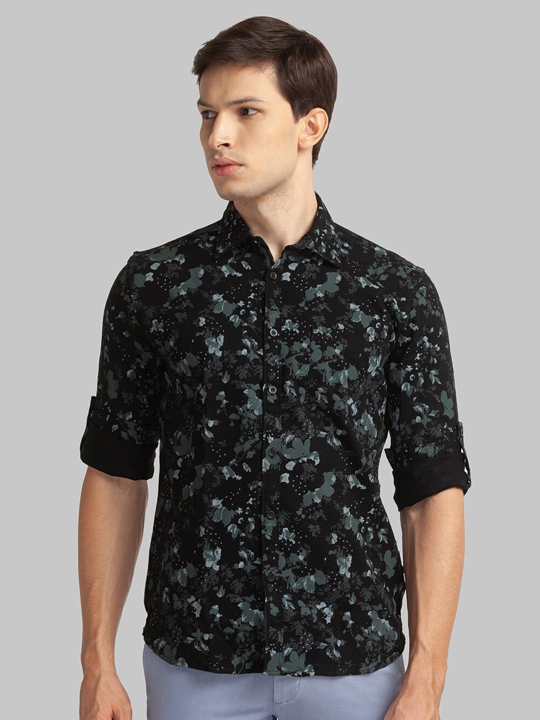 

Parx Men Black Slim Fit Floral Printed Casual Shirt