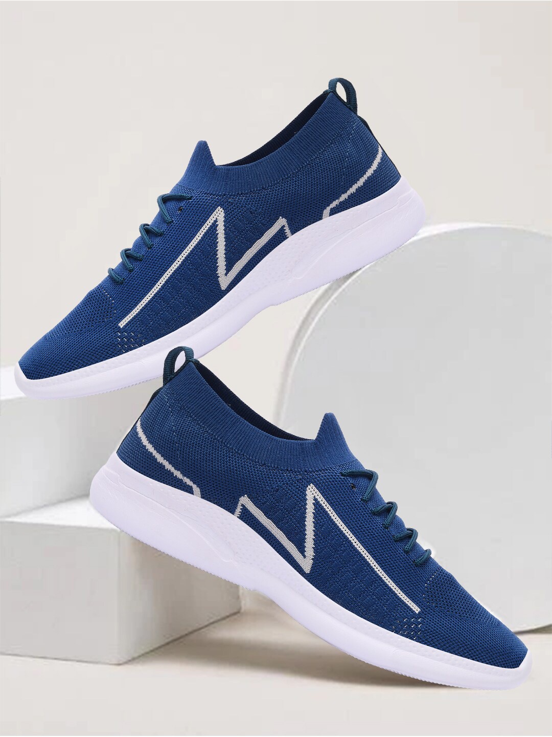 

Crew STREET Men Blue Textured Sneakers