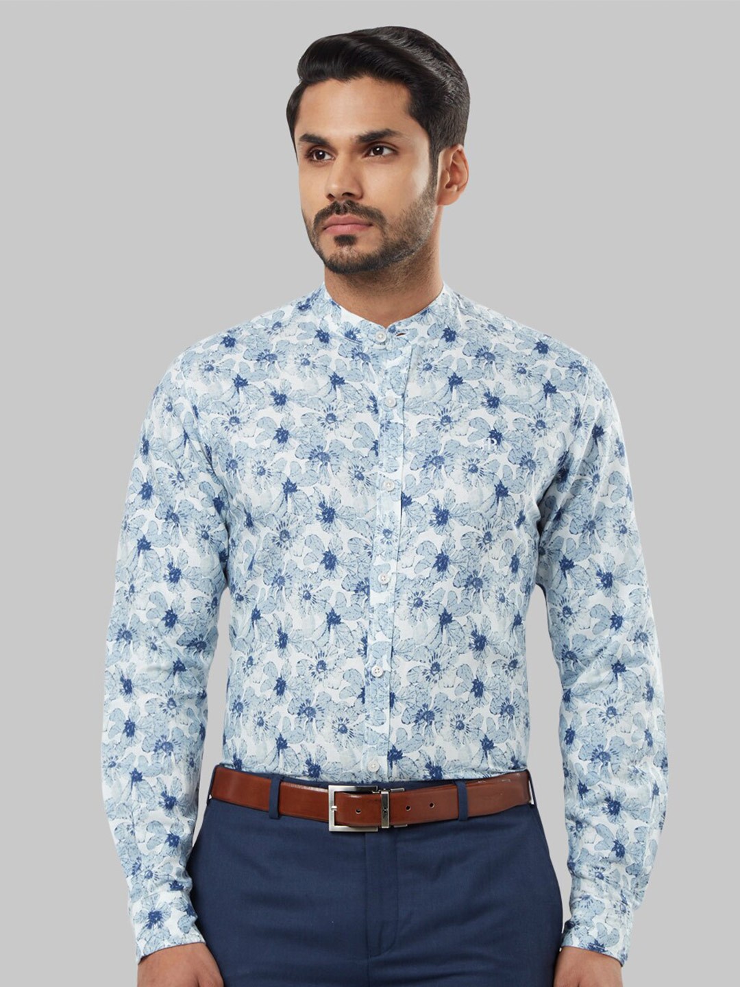 

Raymond Men White Regular Fit Floral Printed Semiformal Shirt