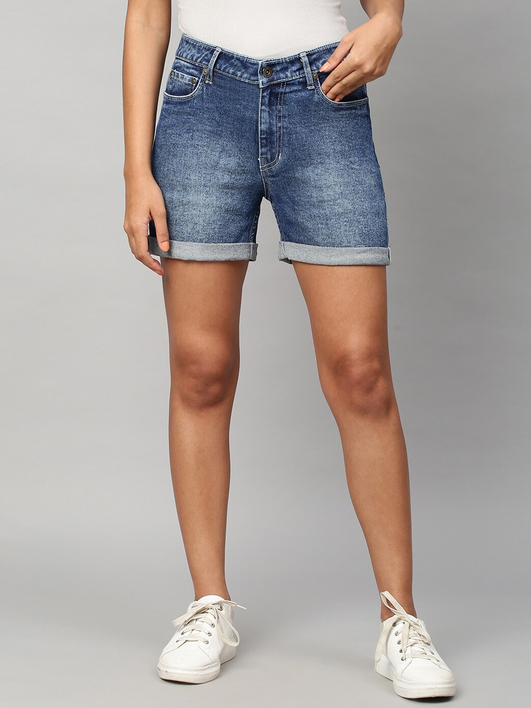 

Chemistry Women Blue Slim Fit Roll-Up Denim Shorts