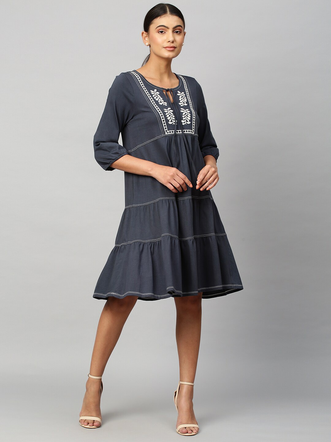 

Chemistry WOMEN Charcoal & White Tie-Up Neck A-Line Dress