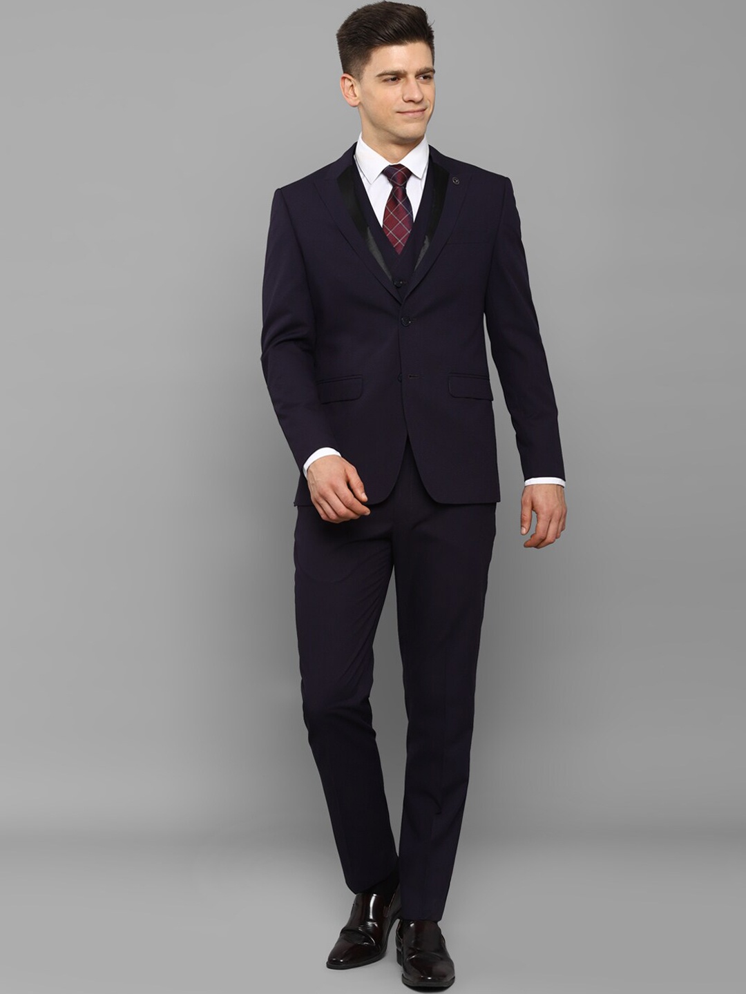 

Allen Solly Men Black Solid Single-Breasted Slim-Fit Three Piece Formal Suit
