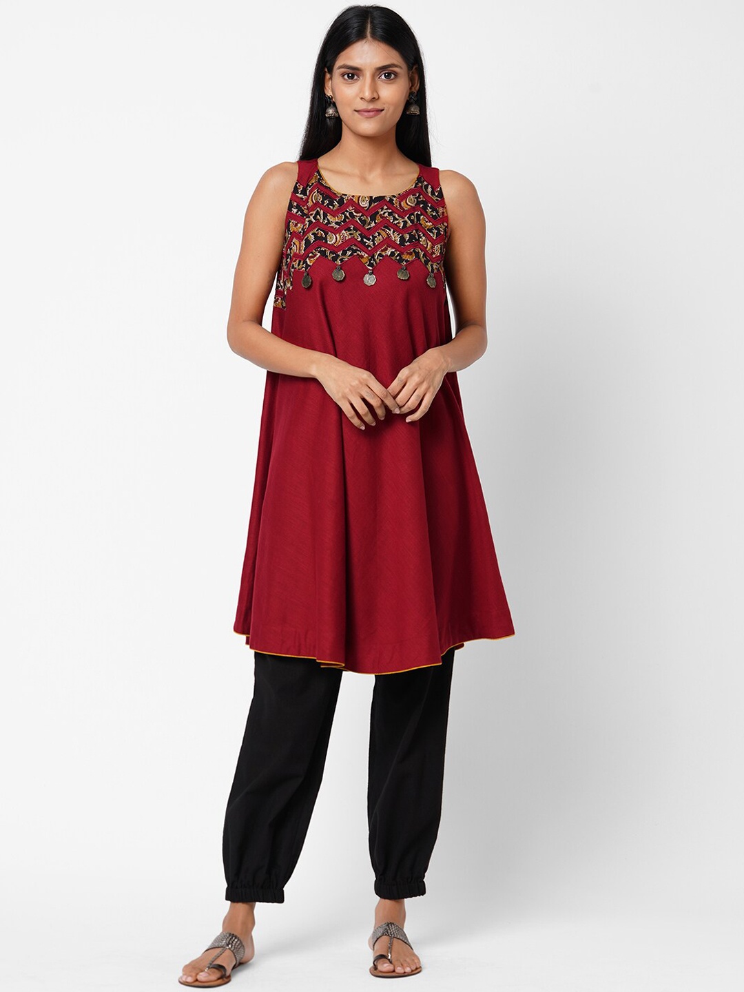 

KAMI KUBI Women Maroon Yoke Design Thread Work Kurta