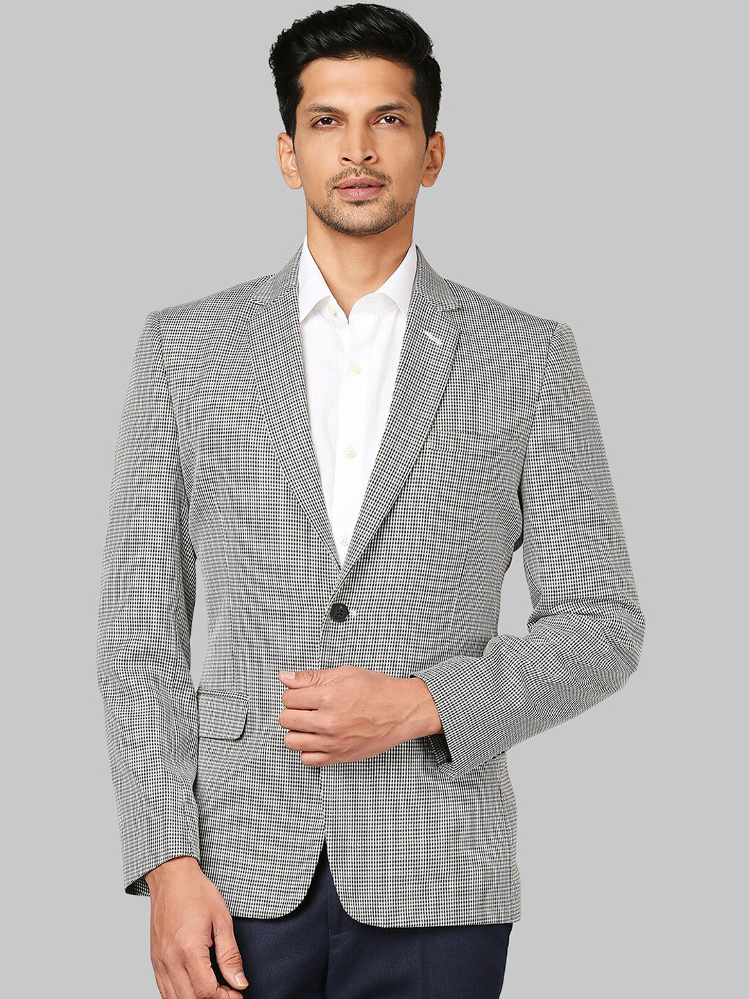 

Raymond Men Black Checked Single Breasted Formal Blazers